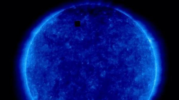 mysterious-black-objects-appear-in-nasa-sun-photos-picture-4-Niytg3UDE.jpg