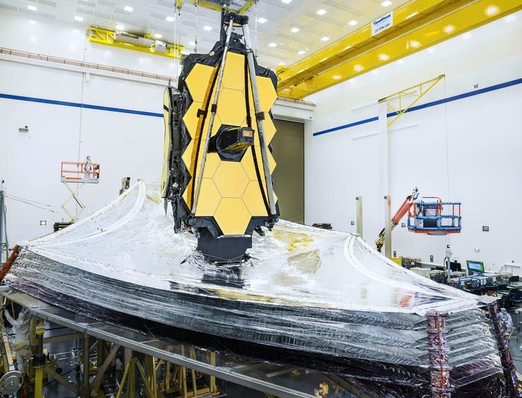 nasa-successfully-launched-the-james-webb-space-telescope-a-time-machine-that-gives-us-a-look-into-the-past-of-the-universe-picture-1-QchPYV8Tx.jpeg