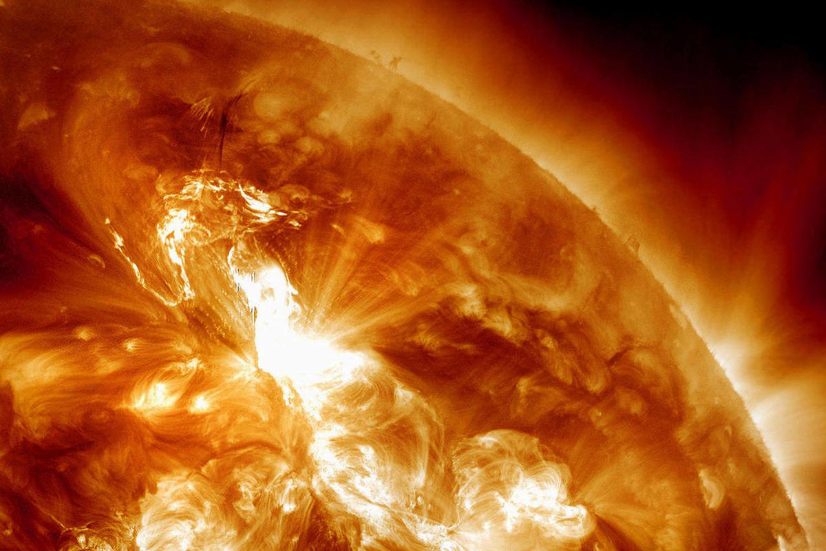 a-giant-solar-storm-is-moving-to-earth-today-picture-1-31vaRqtmE.jpg